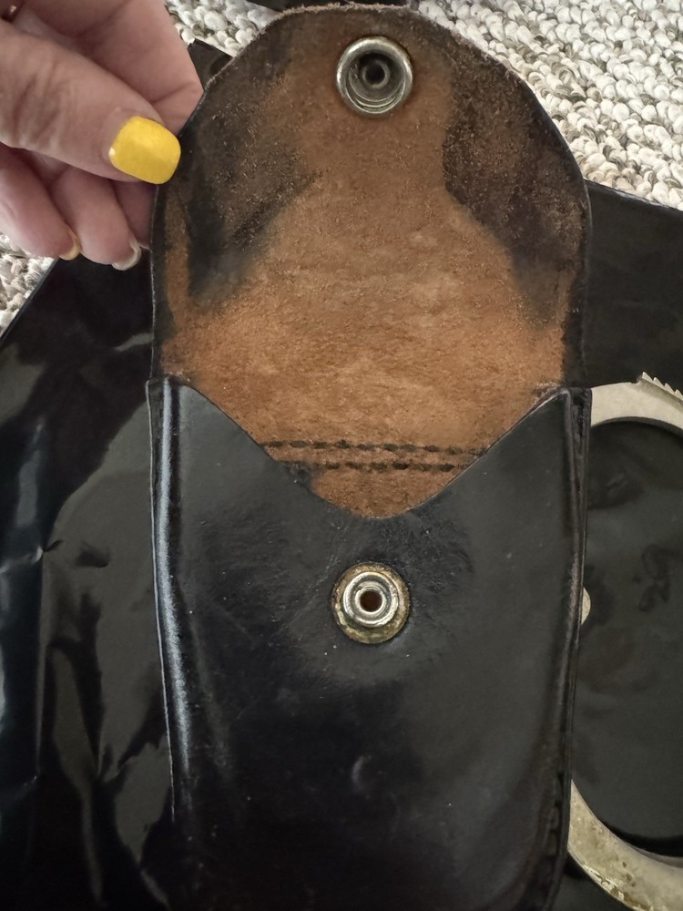 Smith & Wesson Handcuffs with Key and Leather Case