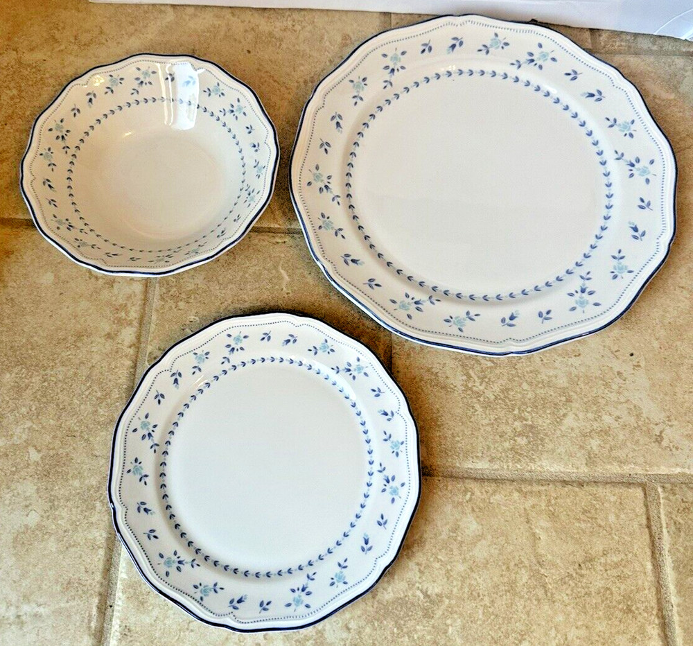 Sango China 3912 FLEUR BLUE Pattern, 5 Piece Place Setting, Blue NEW
