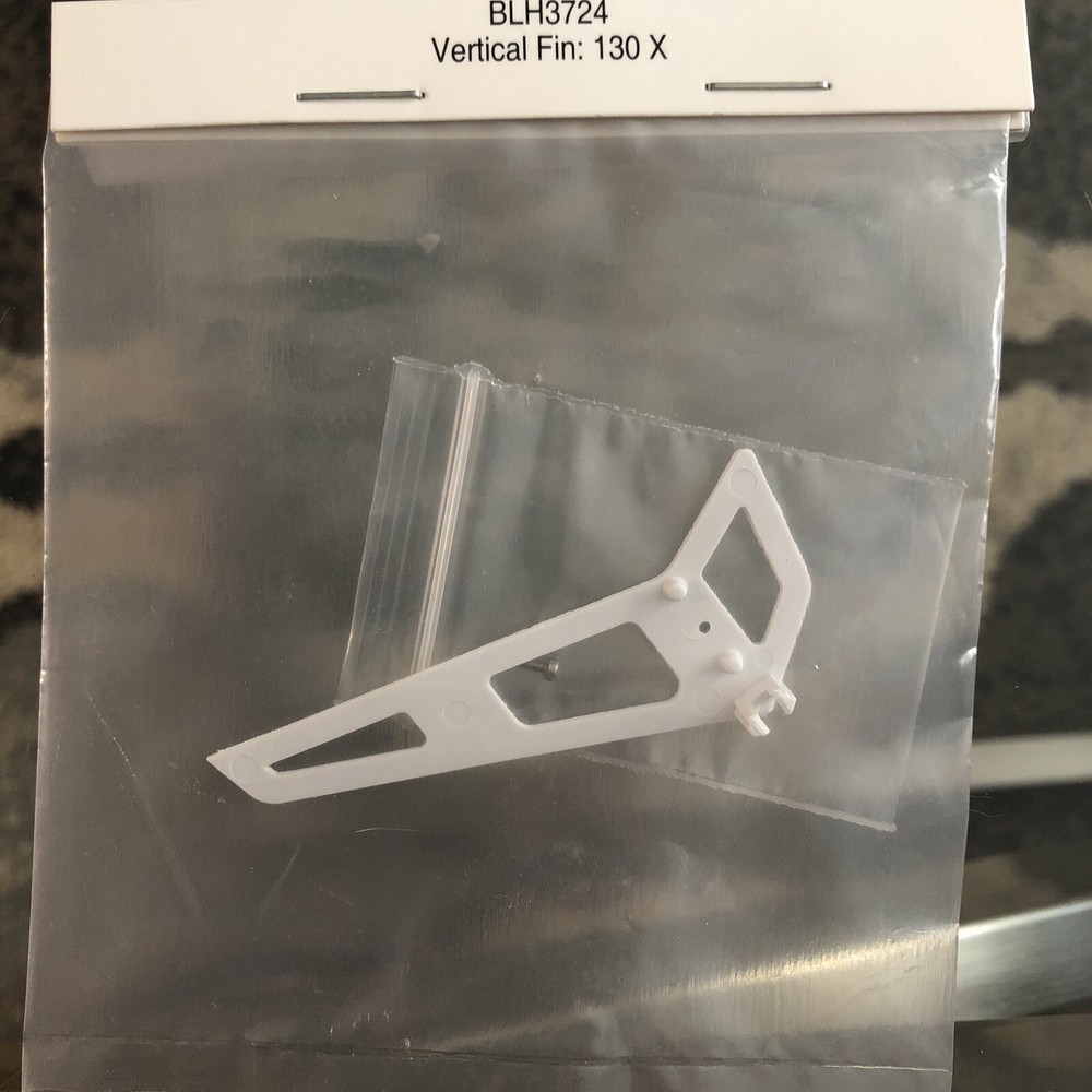 Blade BLH3724 Vertical Fin 130 X •