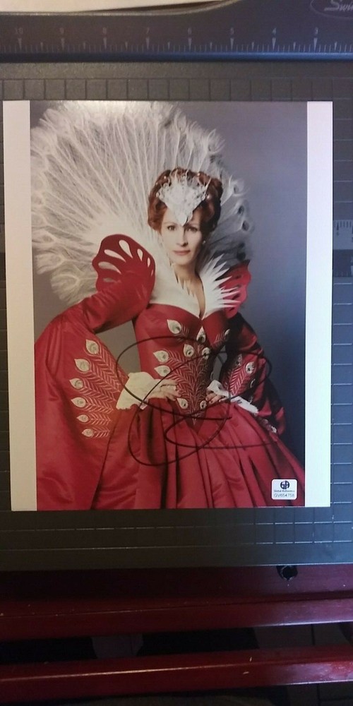 Julie Roberts signed 8X10 COA GAI