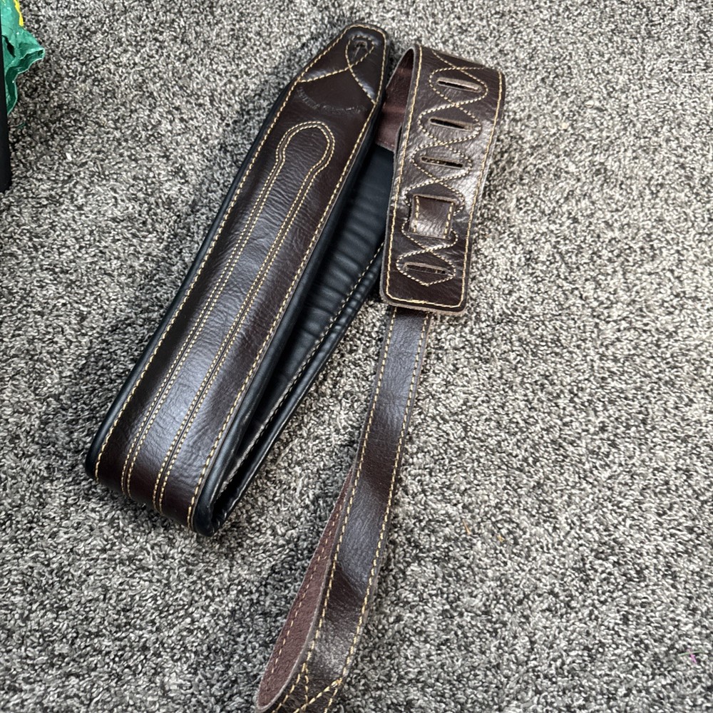 Walker & Williams Padded Guitar Strap