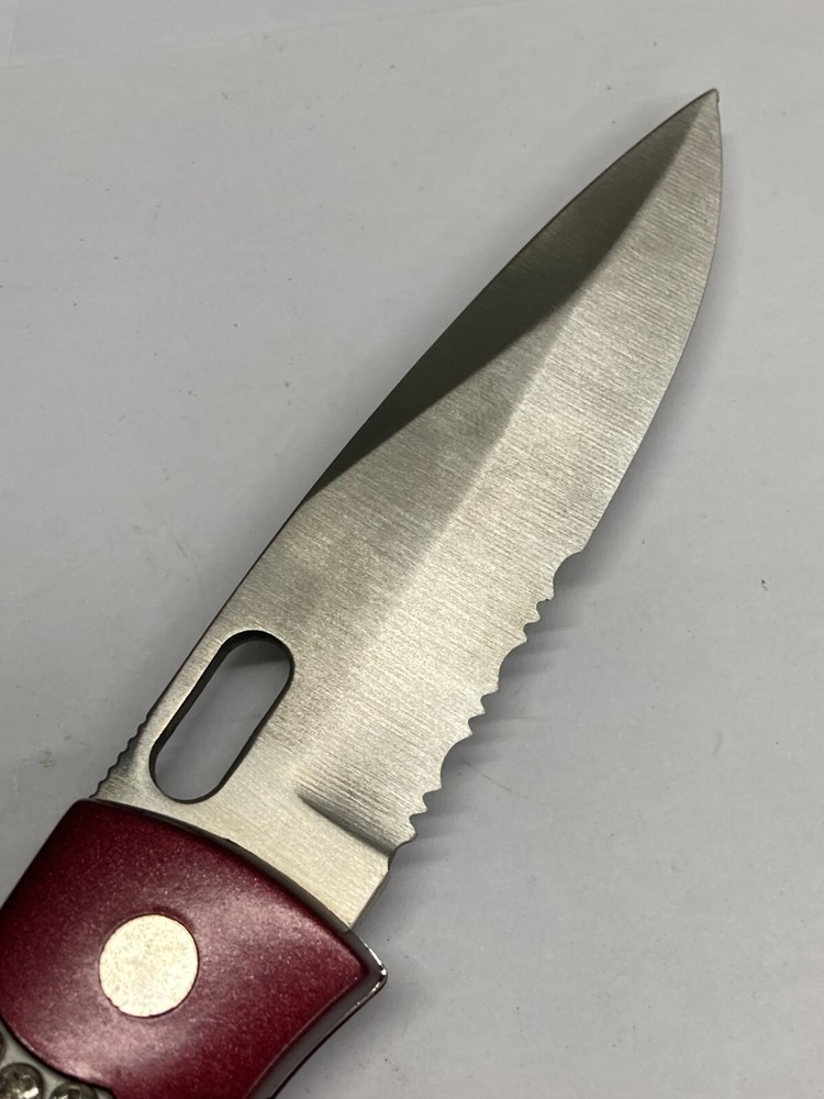 Red Folding Super Knife w/Combo Blade, Thumbhole, Linerlock C-829RD