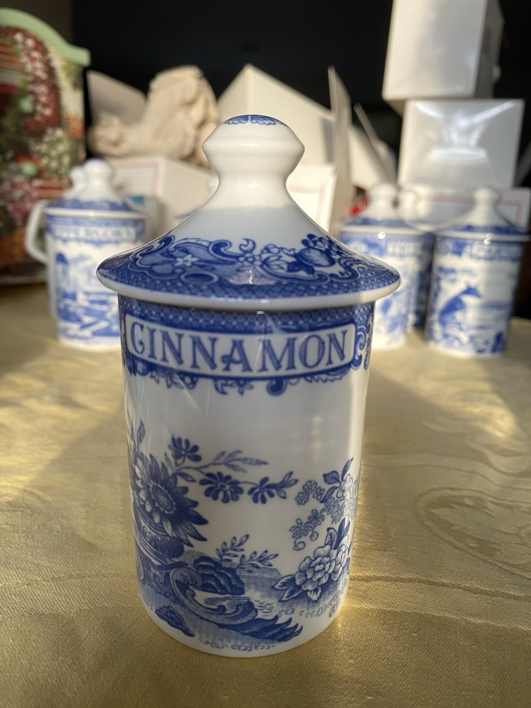 Spode Blue Room Collection Spice Jar - Cinnamon