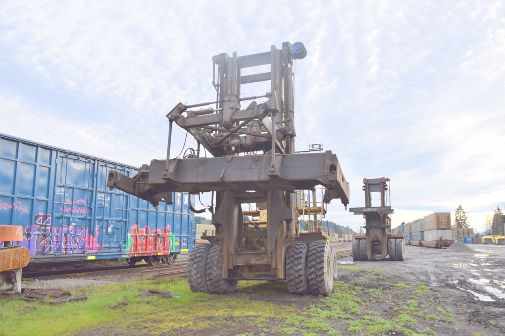 Hyster H 1050 E forklift with, container handler Attachment, Cummins M-11,