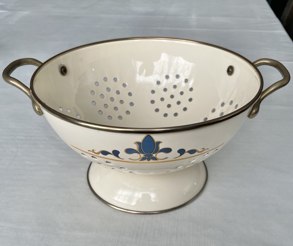 3 Enamel Nesting Mixing Bowls And Colander