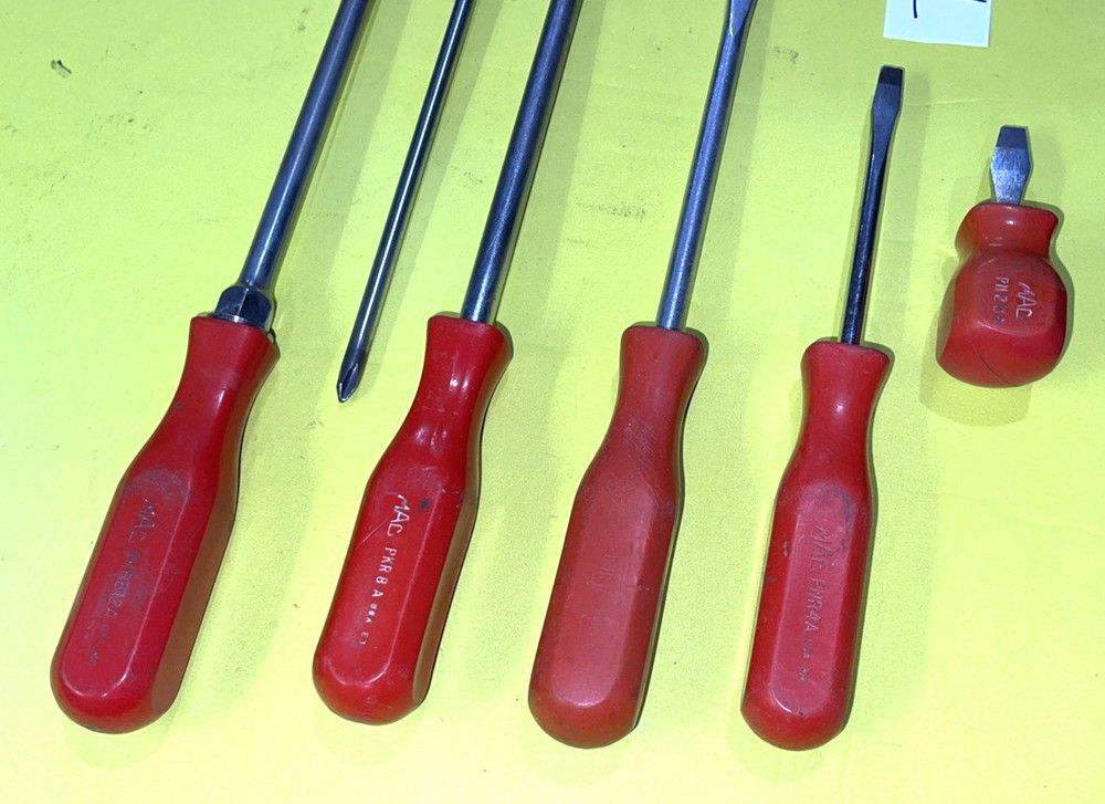 MAC TOOLS VINTAGE 9 PIECE ASSORTED RED HARD HANDLE SCREWDRIVER SET