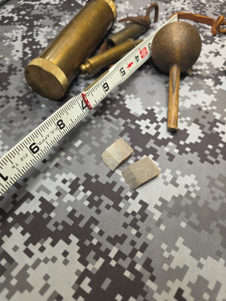 BLACK POWDER MUZZLELOADER FLINTLOCK TOOLS LOT CVA FLASK 2 TC FLINTS PAN PRIMER