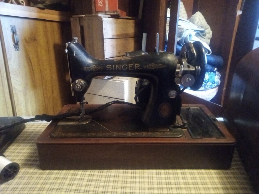 singer sewing machine vintage