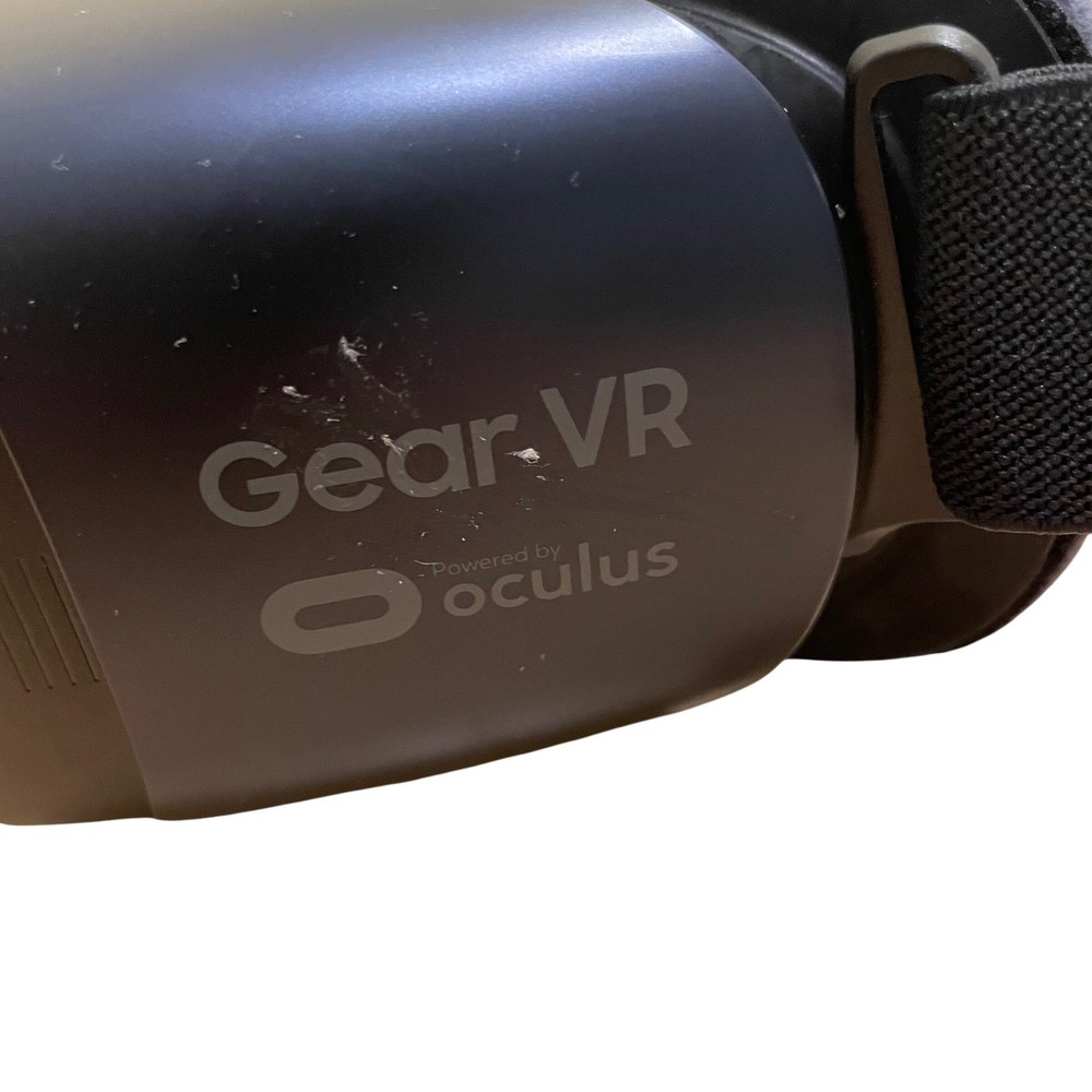 Samsung Gear VR Virtual Reality Headset Powered by Oculus - Black