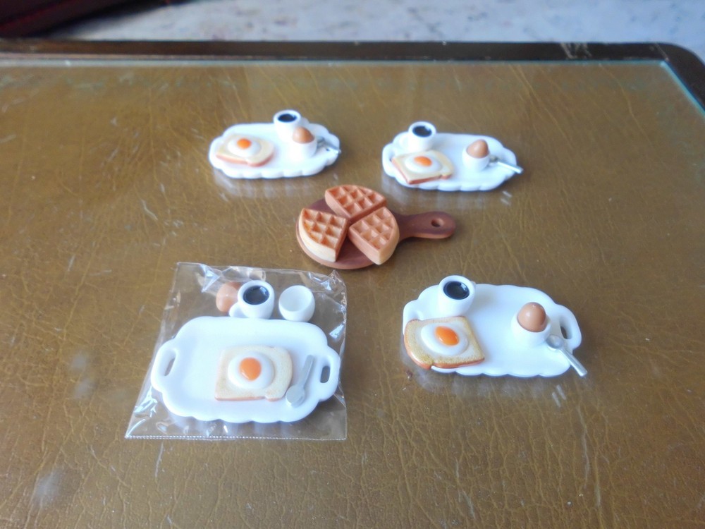 DOLLS HOUSE 1/12 SCALE FOUR BREAKFAST AND WAFFLES