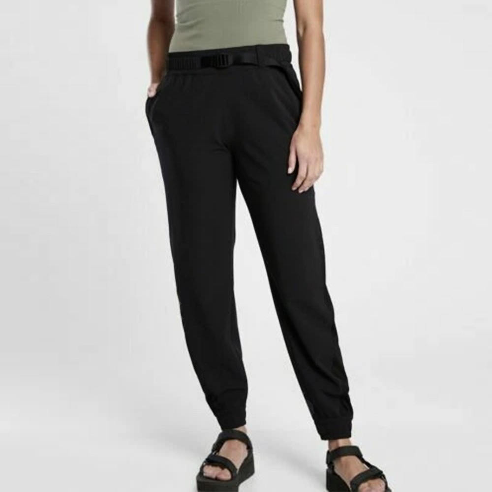 ATHLETA Quest Jogger Size 6