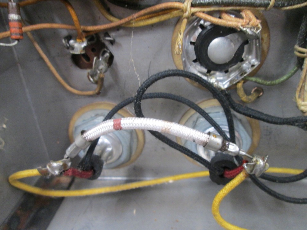 Capehart 634927 tube amplifier pulled from a Panamuse console Powers on