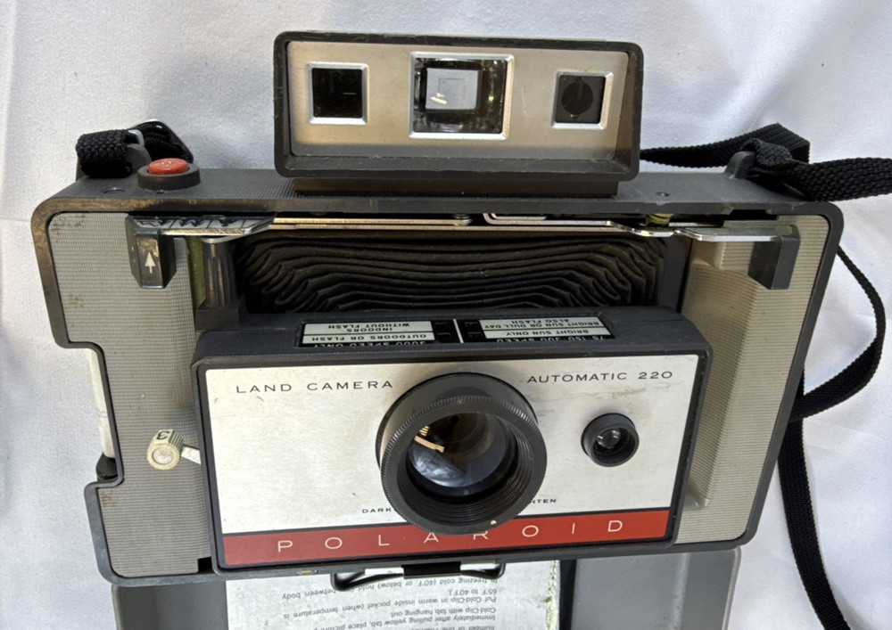 Vintage Polaroid Automatic 220 Land Camera with Case Manual Flash Untested