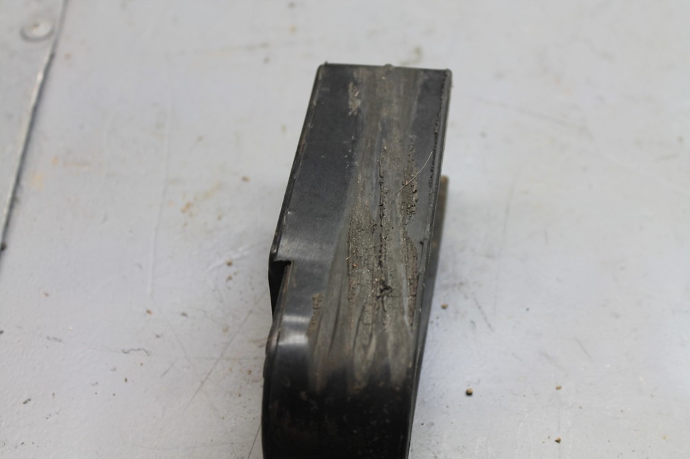 1982 SUZUKI GS300L CHAIN GUIDE