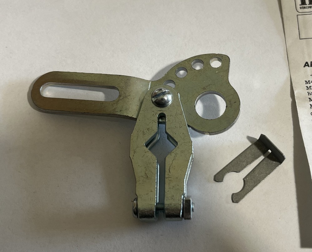 OEM Honeywell Motor Crank Arm & Clip - 7616BR - With Instructions - New