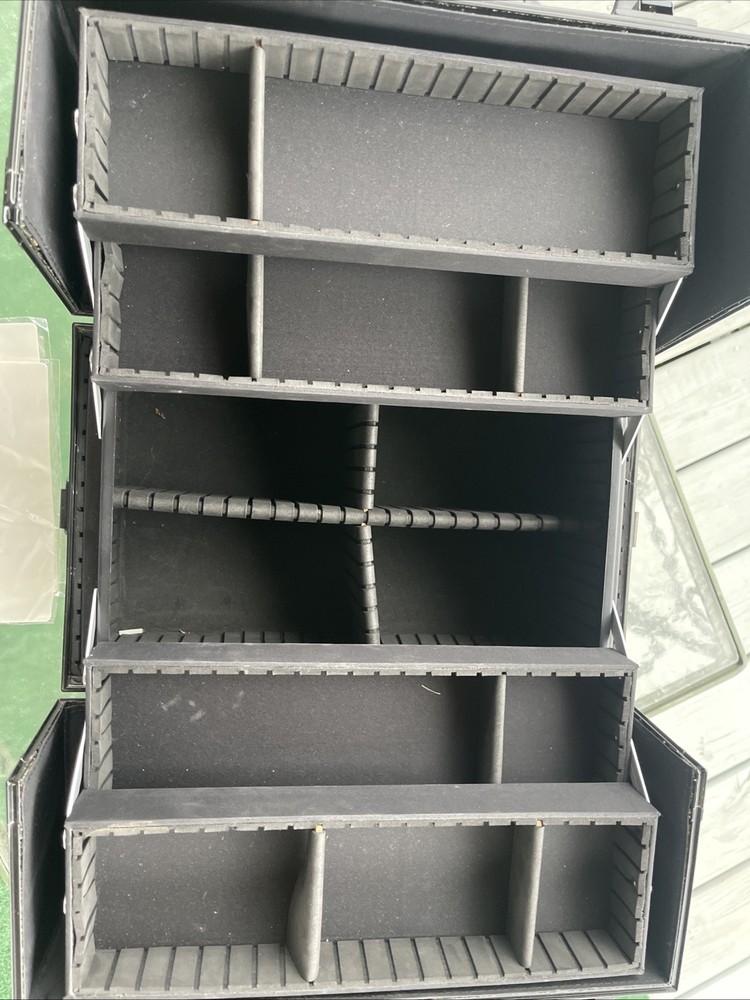 Essential Pro Large Makeup Train Case Make Up Organizer. Travel Case .