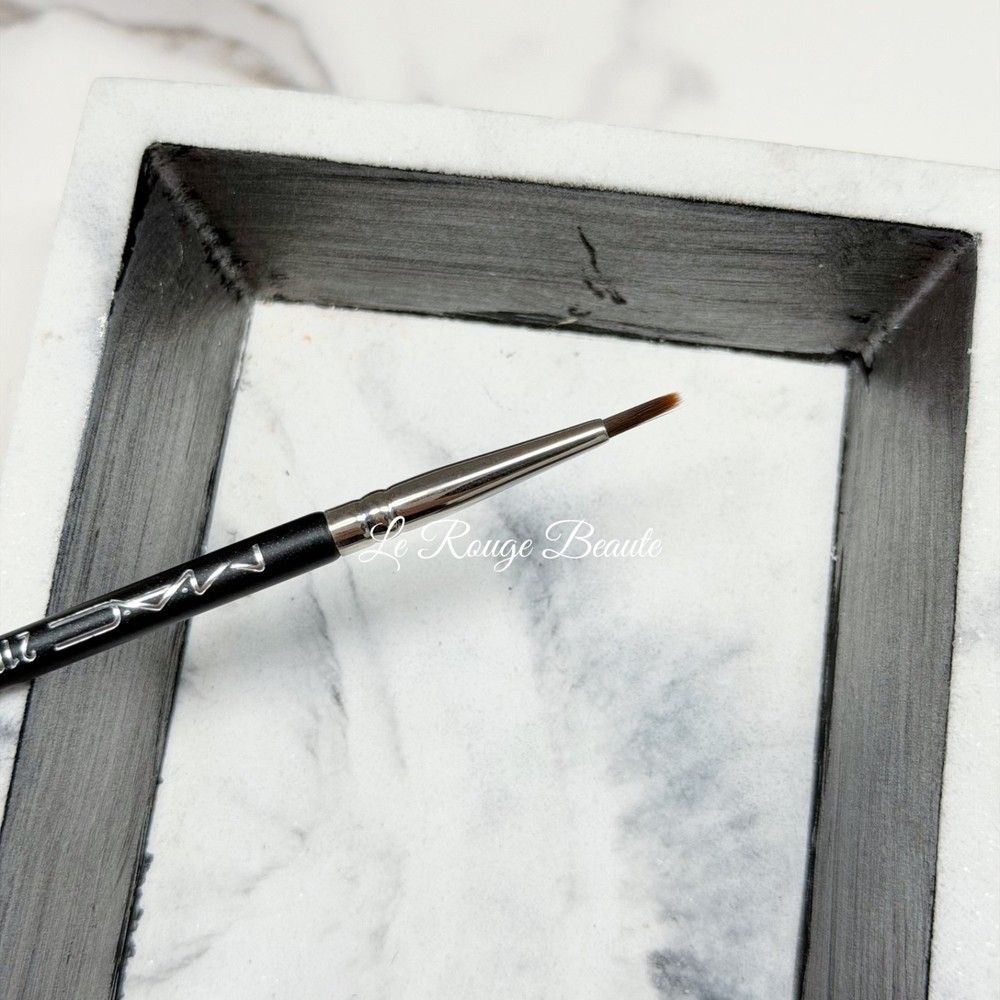 Mac 210 Precise Eye Liner Brush - Old Version Discontinued