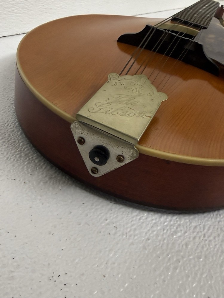 Gibson Mandolin Model A with hard case