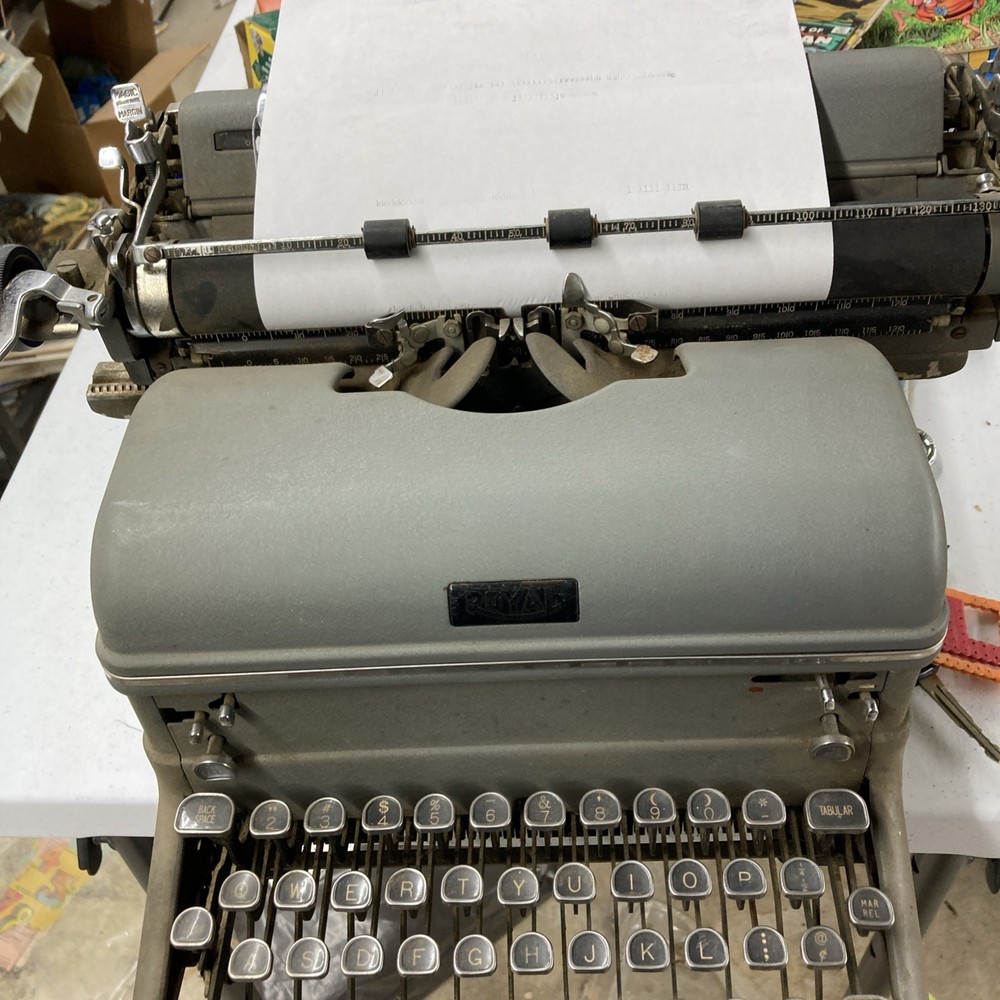 Royal Standard Desktop typewriter. Tested!! see description.