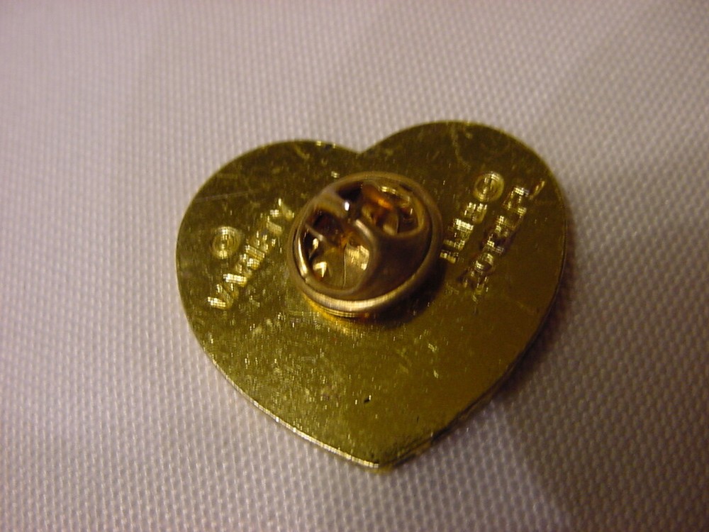 YODA HEART PIN PINBACK