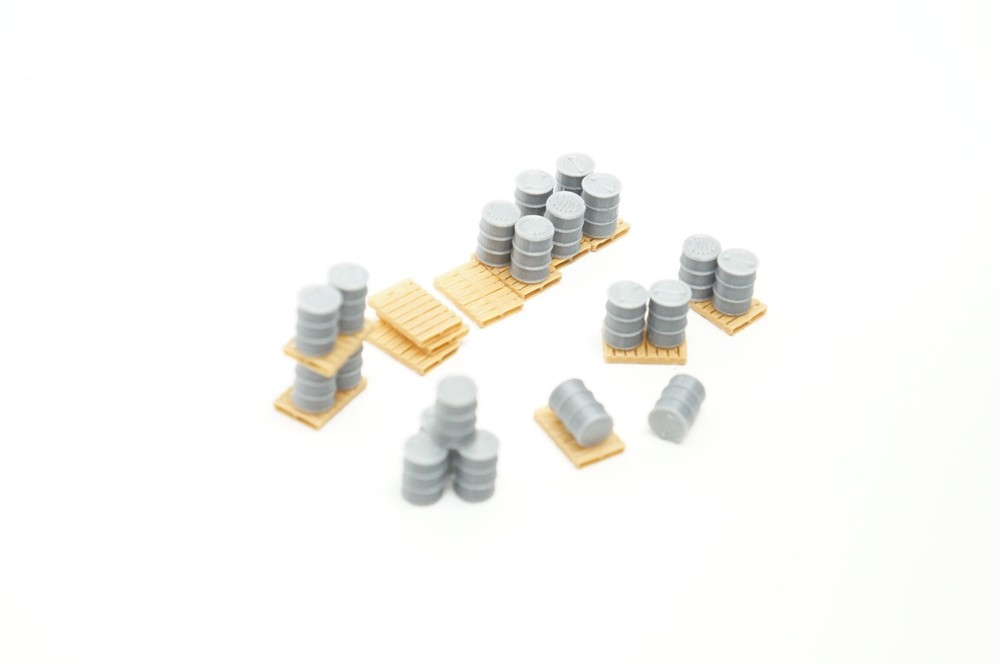 HO Scale Pallets & Drums - 20 Silver Drums & 12 Pallettes - Loading Dock