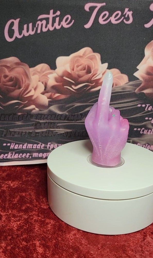 Resin art middle finger