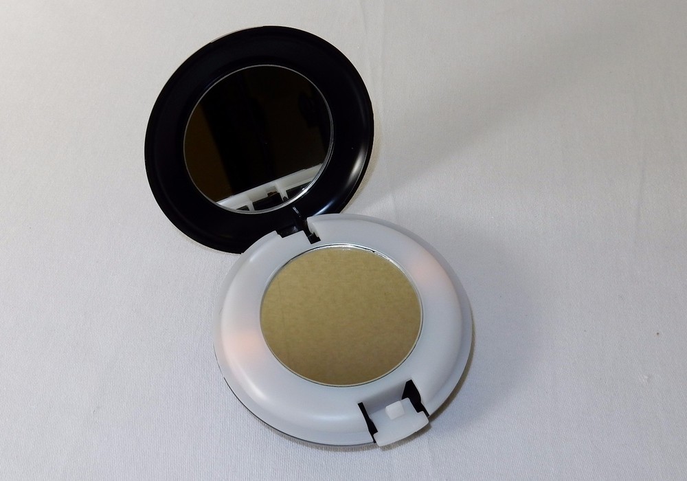 EuroMitt Makeup Removal Glove w/Lighted Compact Mirror, Microfiber, Reusable