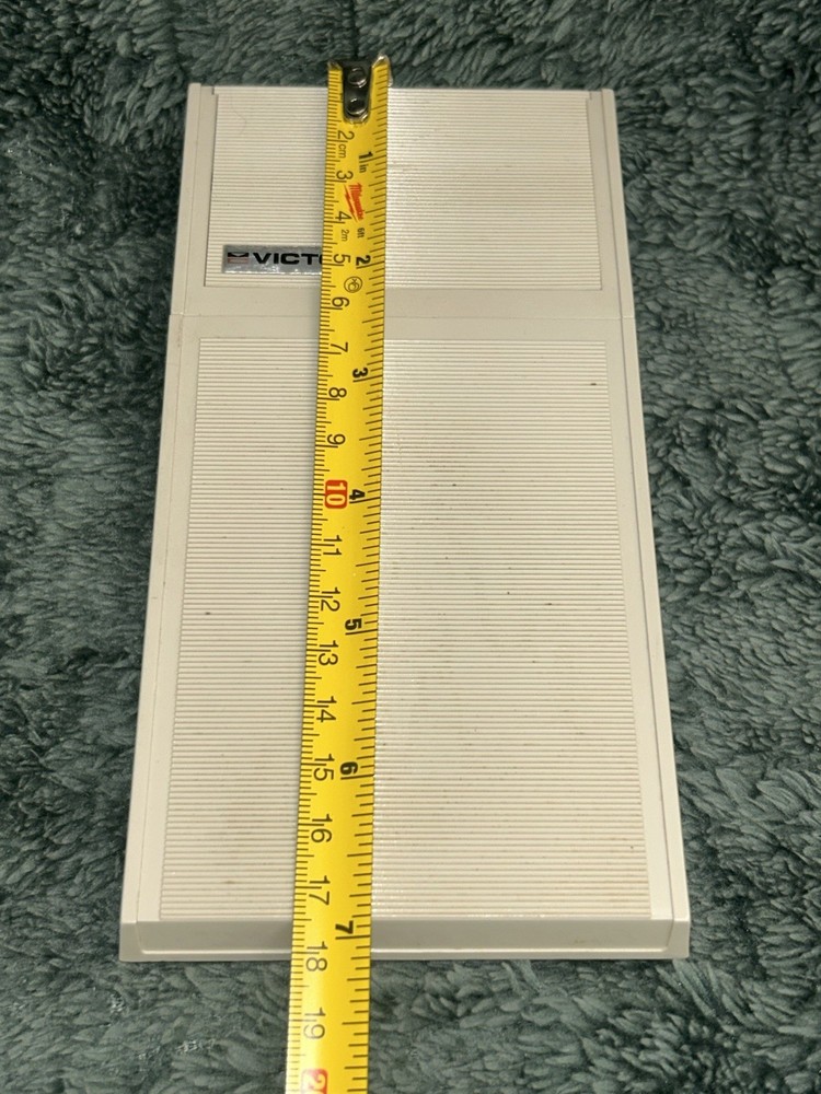 vintage Victor handheld electronic calculator-UNTESTED