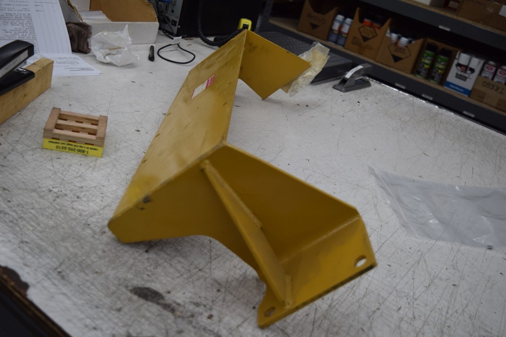 MITSUBISHI/CATERPILLAR 9126510300 BRACKET