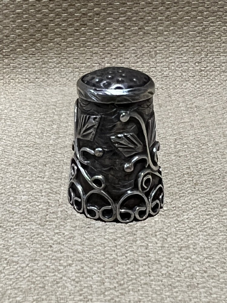 Vintage Sterling Silver Mid Century Vine Design Thimble.
