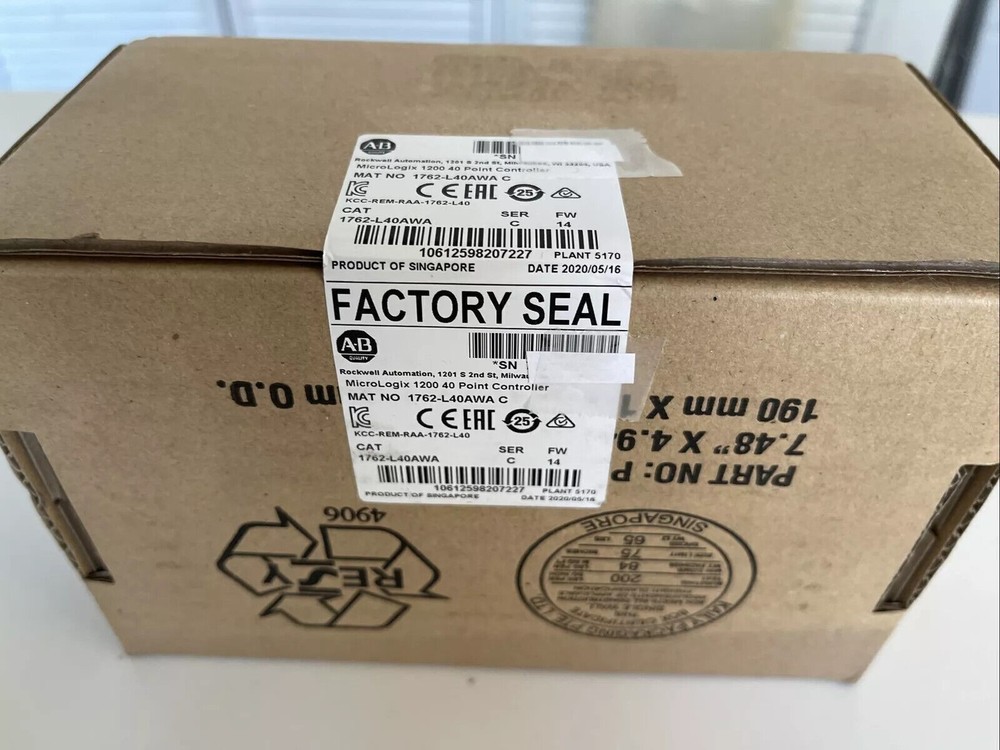 Sealed AB 1762-L40AWA MicroLogix 1200 40 Point Controller