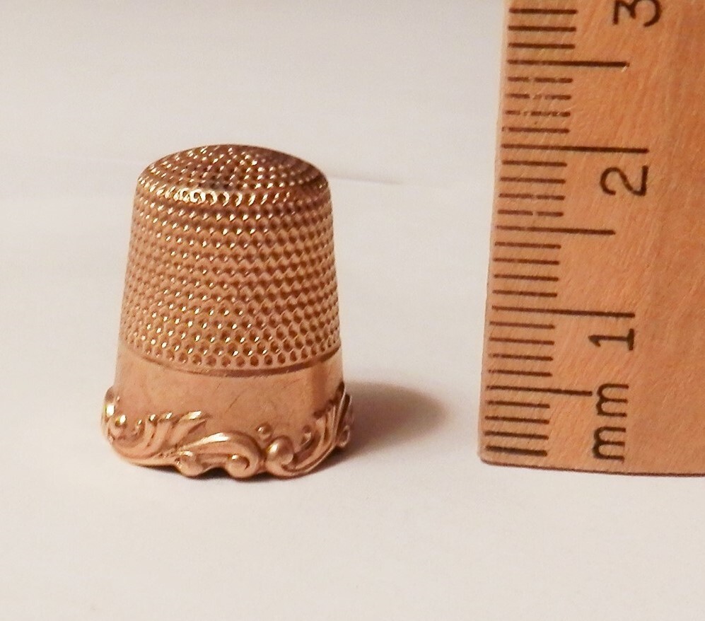 Vintage Solid 10K Yellow Gold Sewing Size 8 Thimble Ornate Base