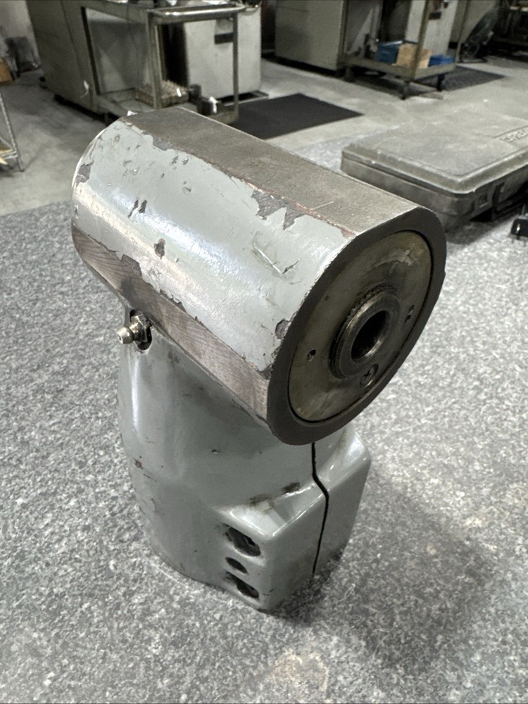 BRIDGEPORT R8 RIGHT ANGLE MILLING MACHINE ATTACHMENT