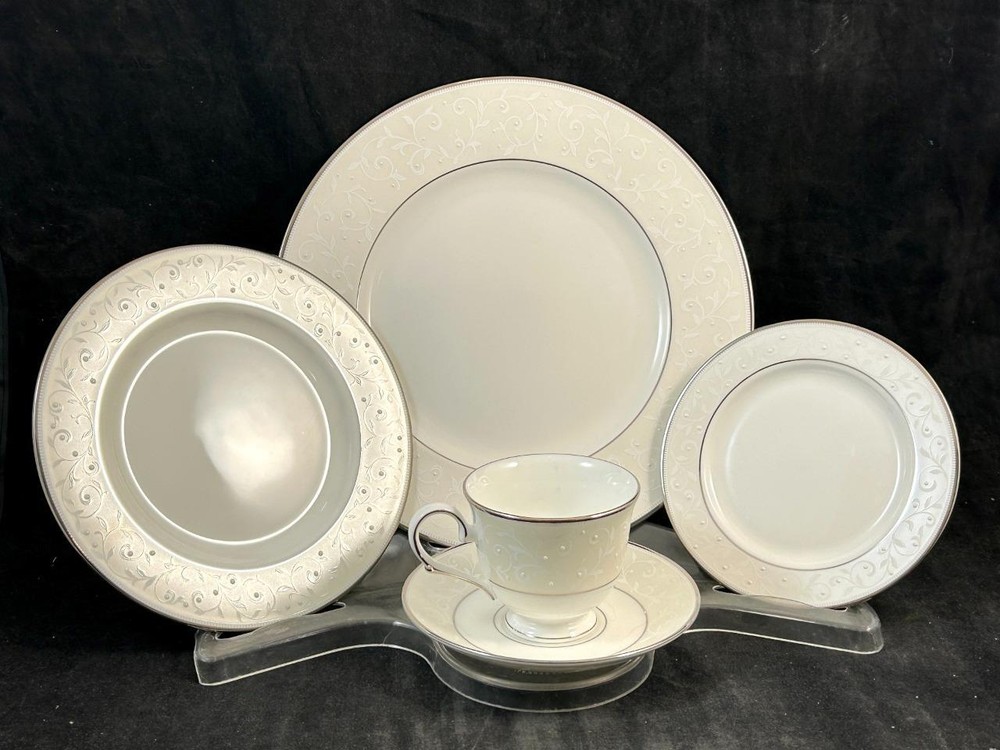 Lenox Opal Innocence 5 Piece Place Setting