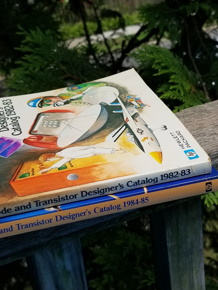 2 VINTAGE ELECTRONICS BOOKS HEWLITT PACKARD DIODE TRANSISTOR CATALOG 1982 , '84