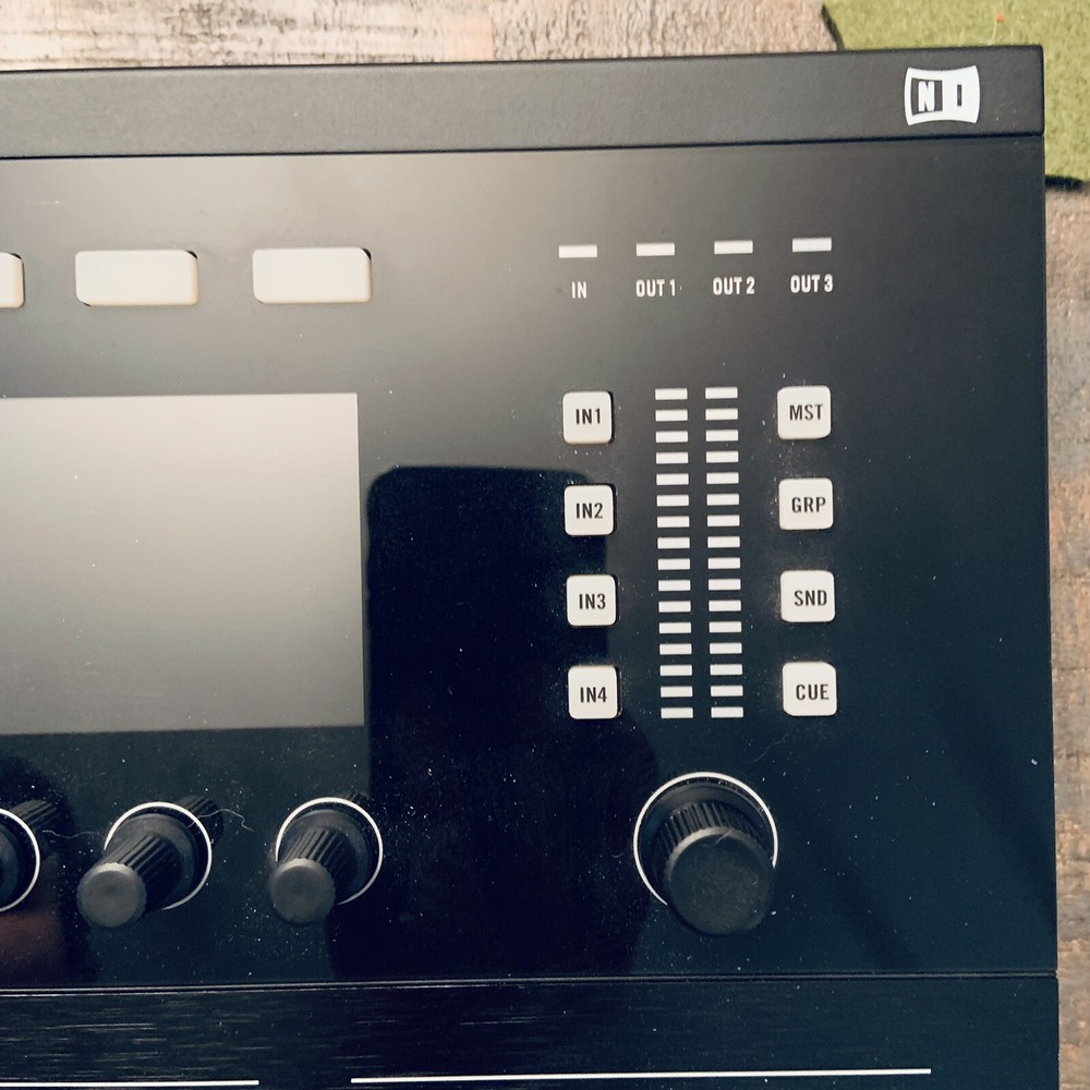 Native Instruments Maschine Studio Production & Performance MIDI Controller