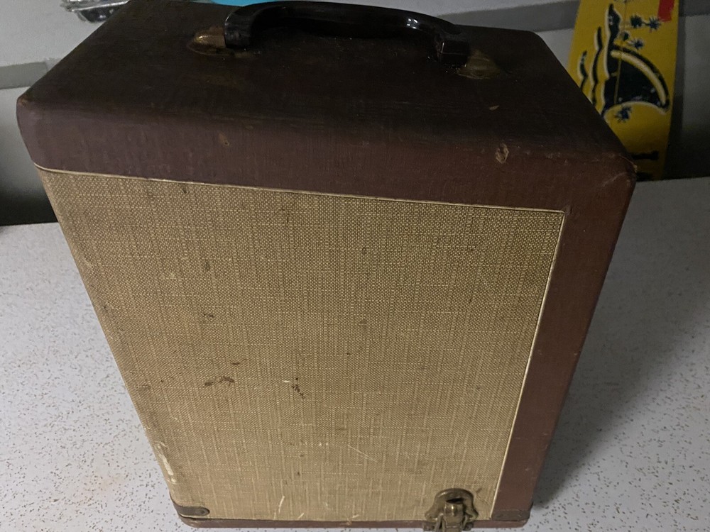 Keystone eighty projector. 1950’s, Vintage. 8mm, Complete with case. Working.