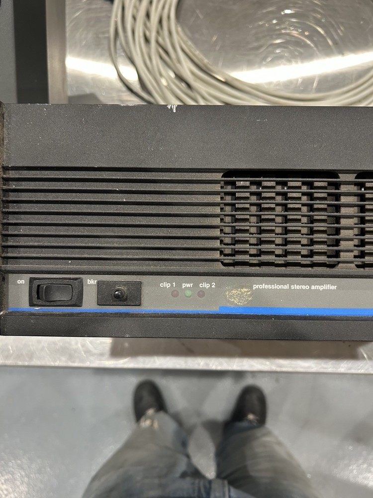 QSC MODEL 1200 200W PROFESSIONAL STEREO AMPLIFIER