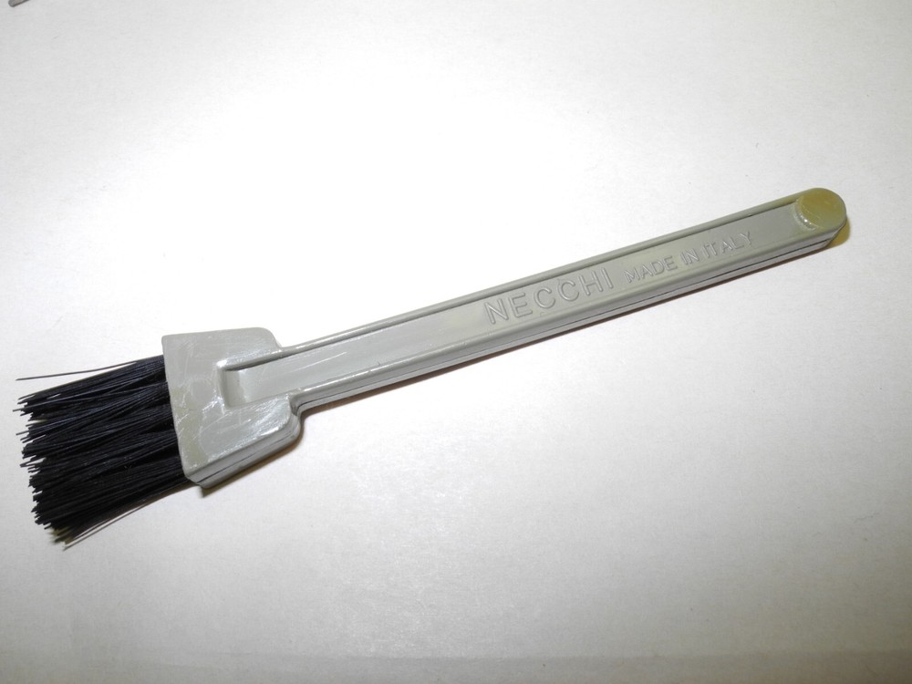 VINTAGE CLASSIC NECCHI SEWING MACHINE ACCESSORY MAINTENANCE KIT, NICE SHAPE