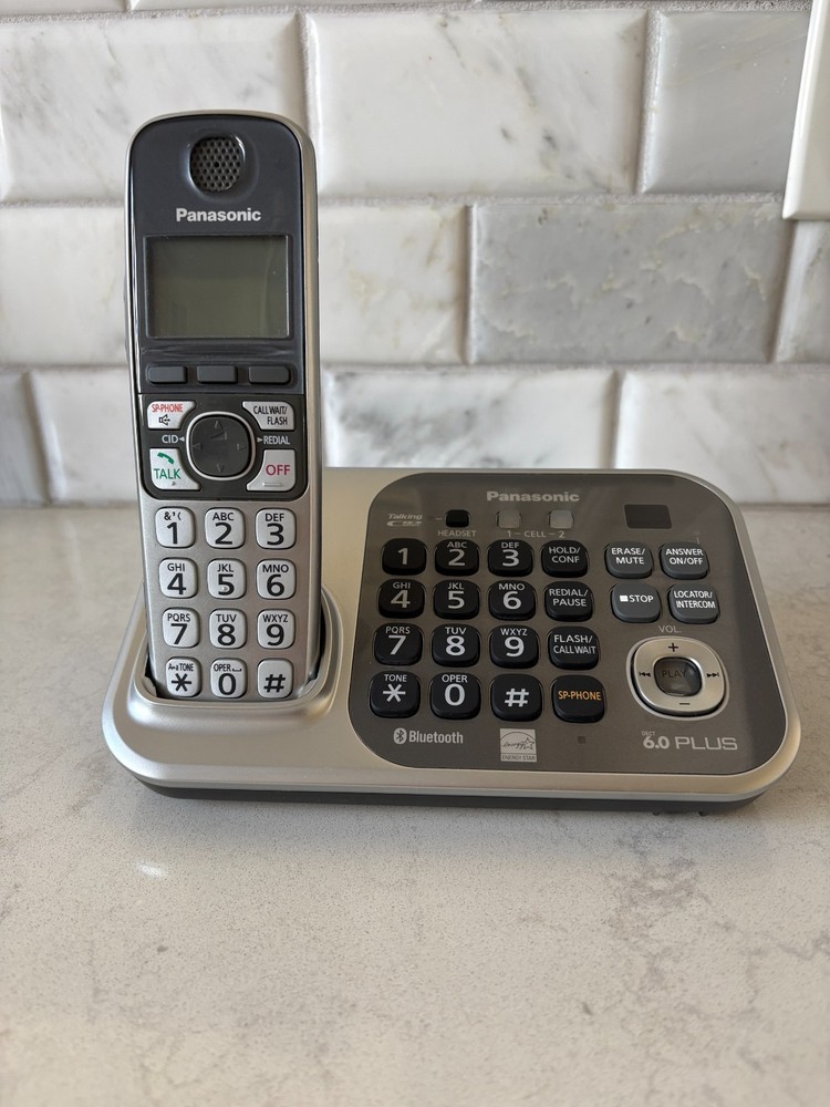 Panasonic Cordless Phone System Answering Machine 5 Handsets Silver