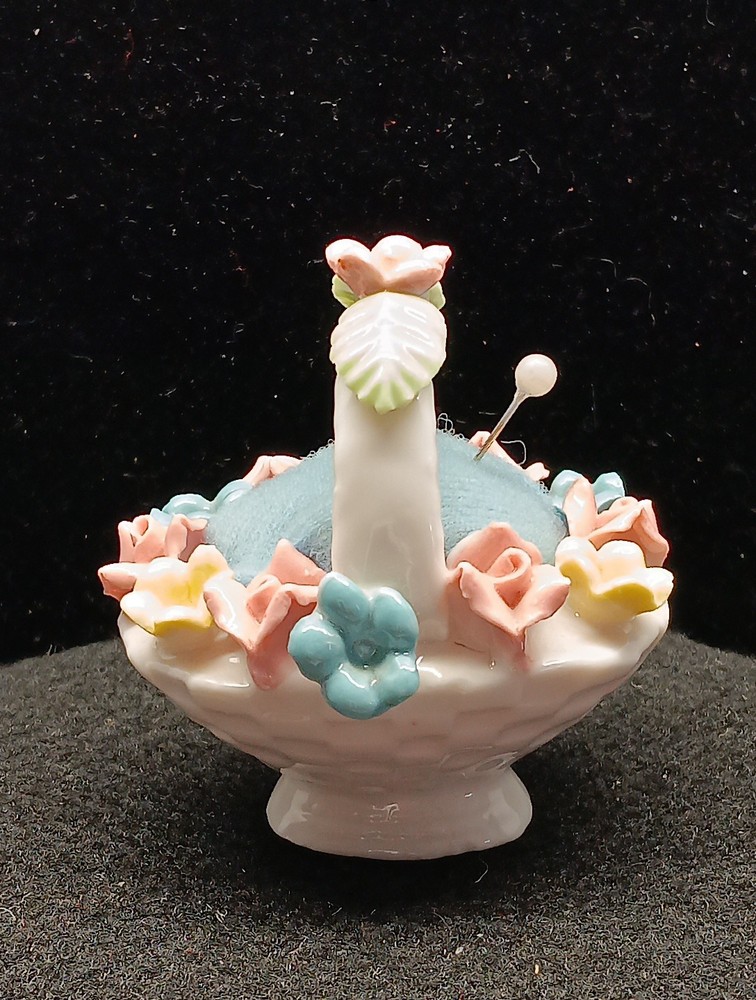 vtg pin cushion basket
