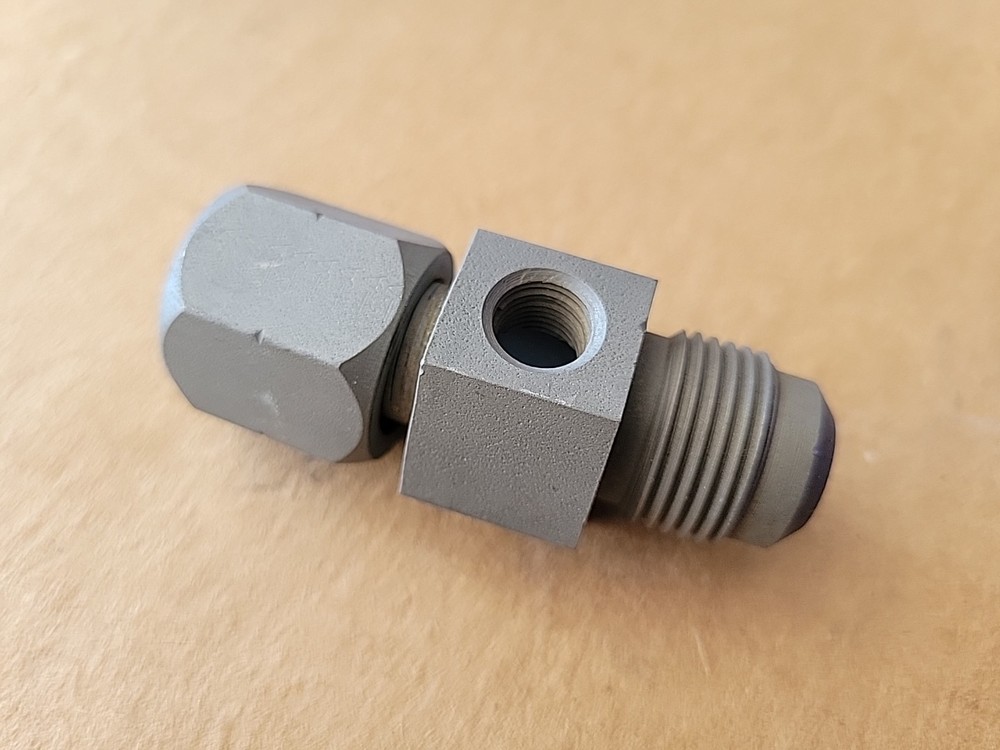 CUMMINS HOSE ADAPTER ST434-1 048704