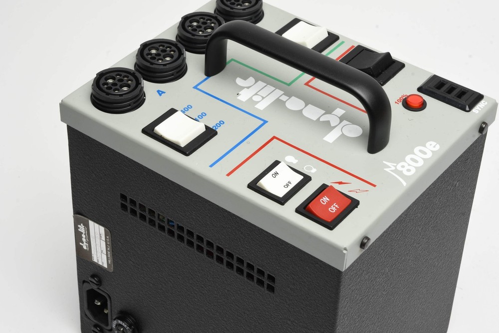 Dyna-Lite M800E Studio Flash Kit 3X Strobes, Lightware Case, Very Nice!