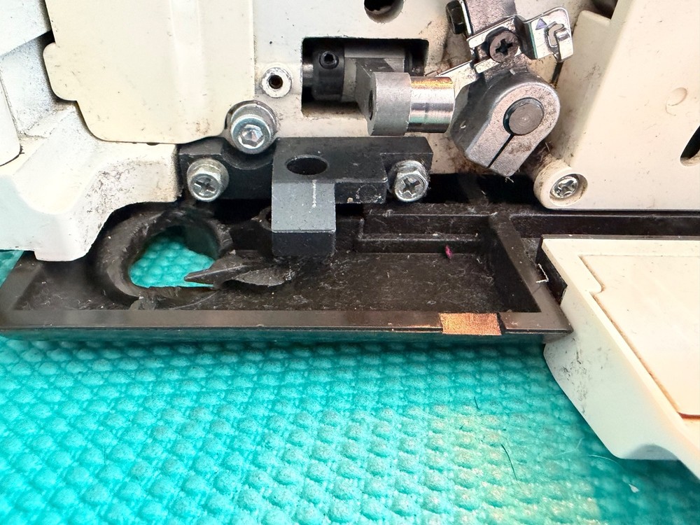 Superlock 734 Serger Overlock SEWING MACHINE - READ