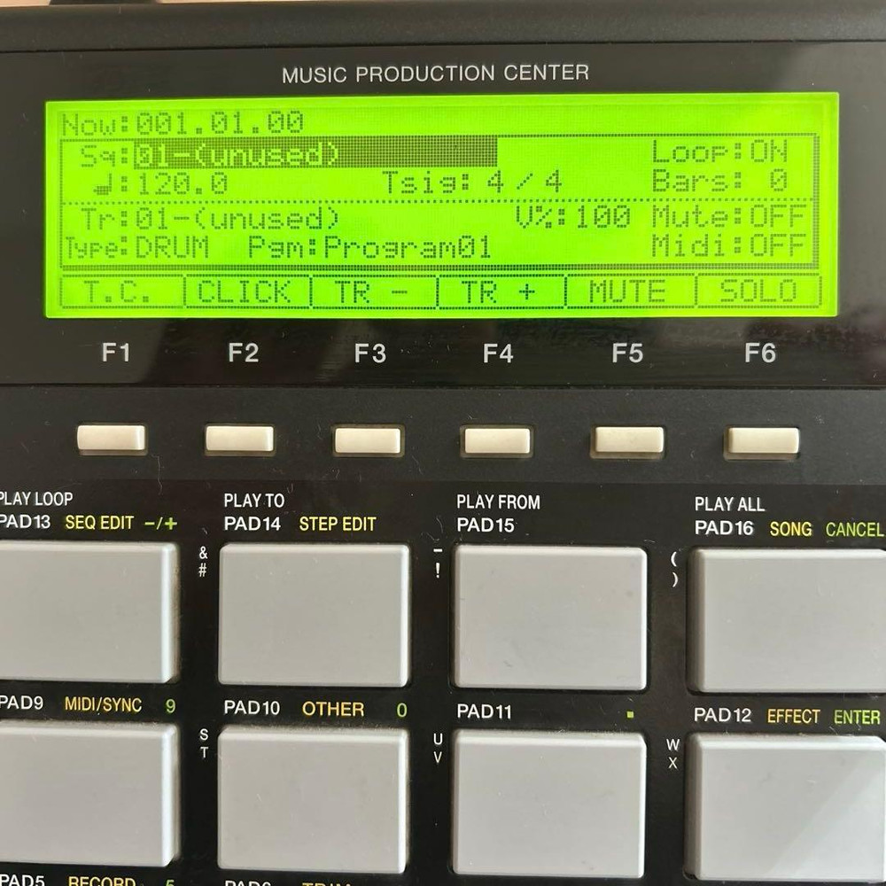 AKAI MPC1000 Sampling Machine Sampler Stereo 32 voices 64-track sequence Used