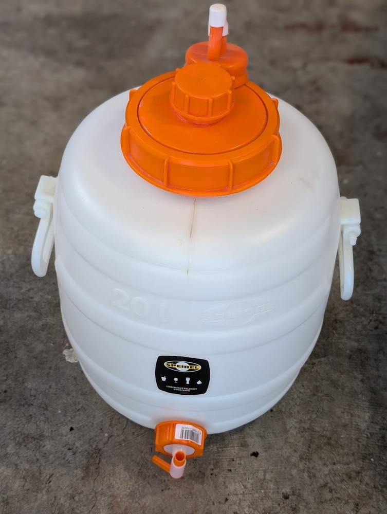 Speidel 30L (7.9 Gallon) Plastic Fermenter with Spigot