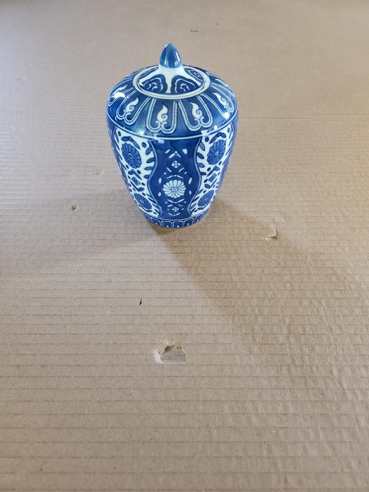 Chinese Blue & White Lidded Porcelain Decorative Tea Caddy Ginger Jar