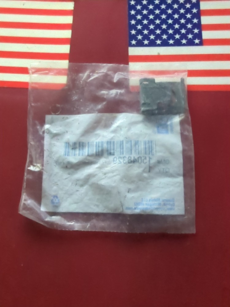 GM OEM RETAINER 15048329