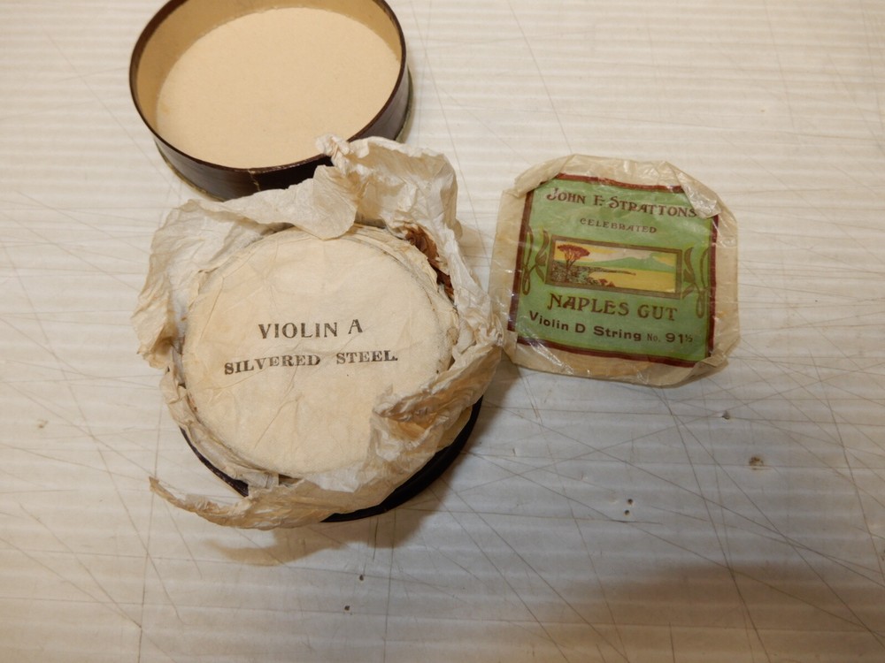 ANTIQUE NOS BELL BRAND VIOLIN STRINGS