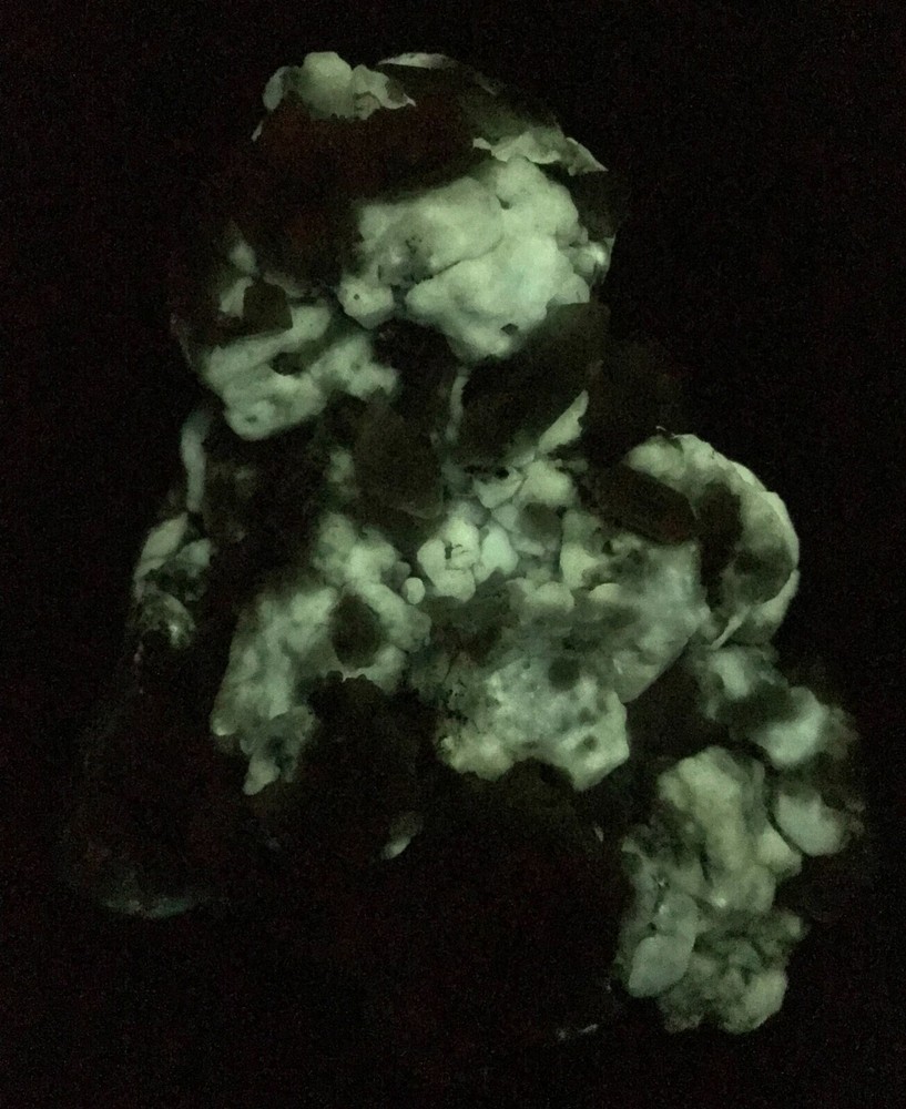 1030 GM Fluorescent,Phosphorescent Hackmanite on matrix Sar e Sang Afghanistan